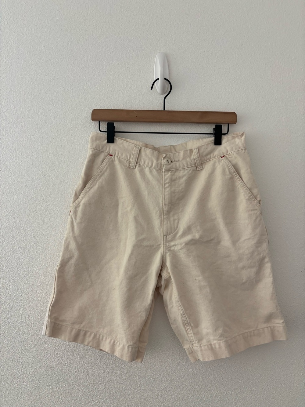 Carhartt Wip Wesley short in white